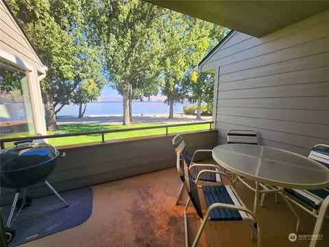 1 Beach 549-i, Manson, WA 98831