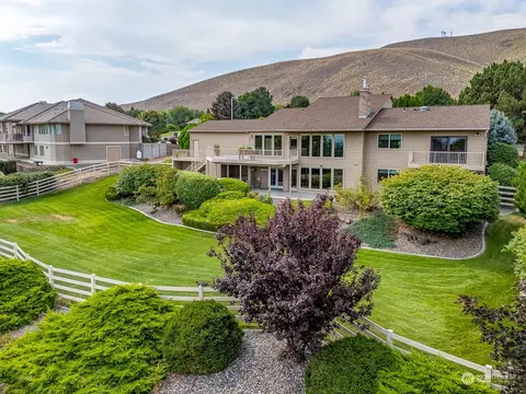 2636 Quarterhorse Way, Richland, WA 99352