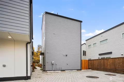 1012 S Donovan St, Seattle, WA 98108 photo 2