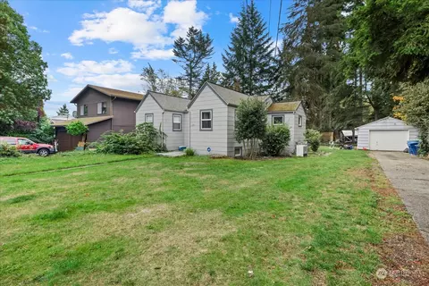 123 N 136th St, Seattle, WA 98133