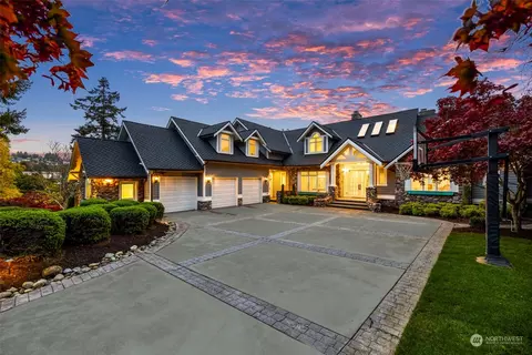 909 S 278th Pl, Des Moines, WA 98198