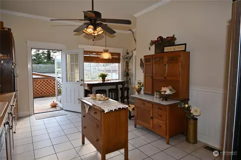 Kitchen - 216 Date St, Sultan, WA 98294 photo 4 of 5