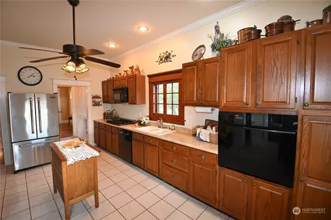 Kitchen - 216 Date St, Sultan, WA 98294 photo 5 of 5