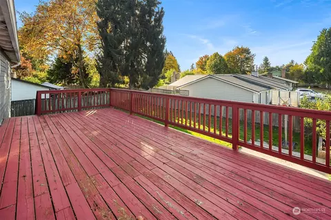 Exterior - 21208 3rd Ave W, Bothell, WA 98021 photo 4 of 6