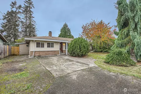 817 Monroe Ave NE, Renton, WA 98056