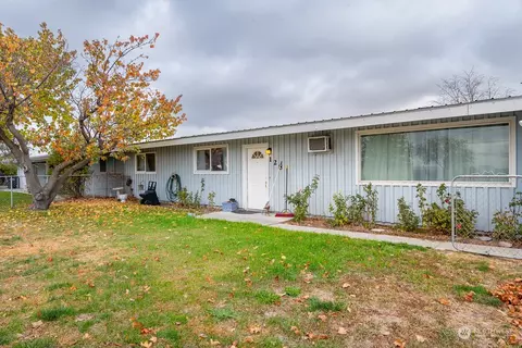 128 Schilling Dr, Moses Lake, WA 98837