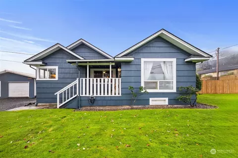 524 Jackson Ave, Raymond, WA 98577