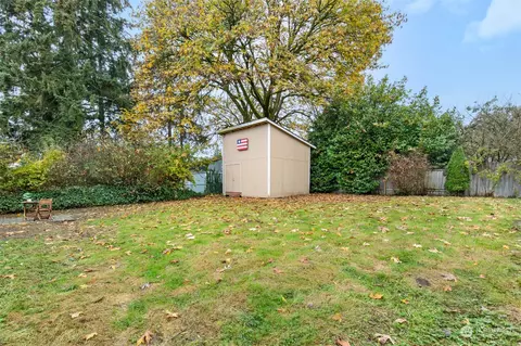 Exterior - 22700 1st Pl W, Bothell, WA 98021 photo 7 of 10