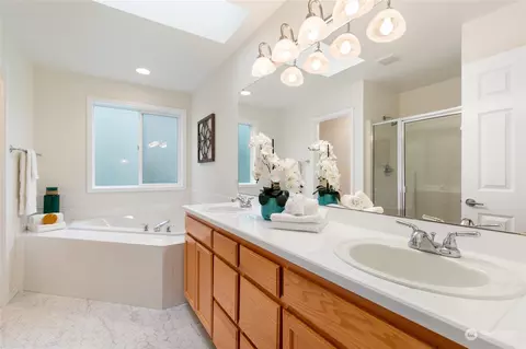 Bath - 920 185th St SE, Bothell, WA 98012 photo 2 of 6