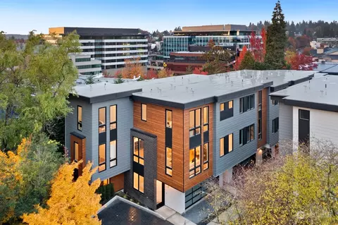 113 6th St #A, Kirkland, WA 98033