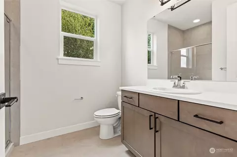 Bath - 1121 Okerlund Dr, Enumclaw, WA 98022 photo 2 of 5