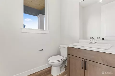 Bath - 1121 Okerlund Dr, Enumclaw, WA 98022 photo 1 of 5