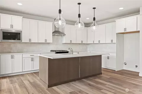 Kitchen - 1121 Okerlund Dr, Enumclaw, WA 98022 photo 2 of 3