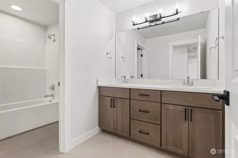 Bath - 1121 Okerlund Dr, Enumclaw, WA 98022 photo 5 of 5