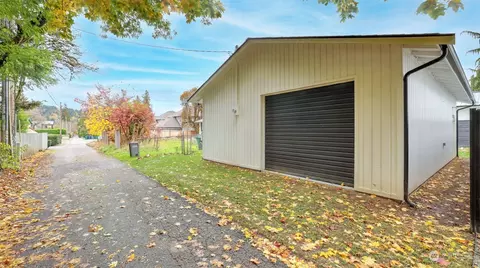 75 5th Ave NE #C, Issaquah, WA 98027