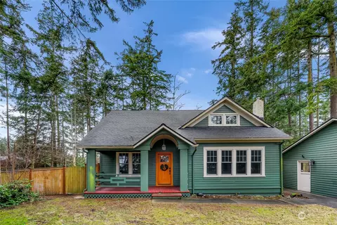 901 NW Heller St, Oak Harbor, WA 98277
