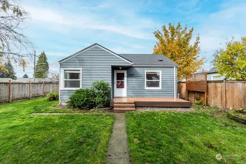 4723 S American Lake Blvd, Tacoma, WA 98409