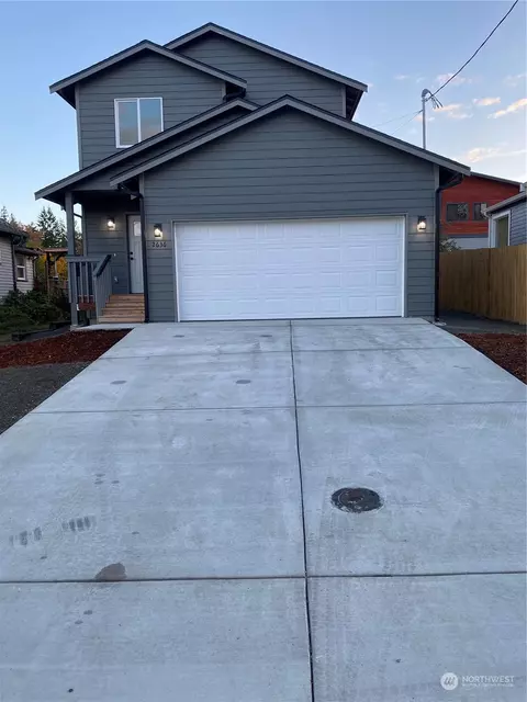 2636 E 2nd St, Port Orchard, WA 98366