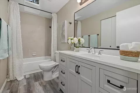 Bath - 14511 104th Ave NE, Bothell, WA 98011 photo 3 of 3