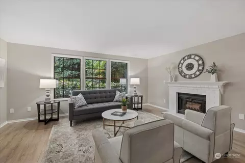 Living - 14511 104th Ave NE, Bothell, WA 98011 photo 2 of 4
