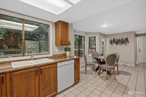 Kitchen - 14511 104th Ave NE, Bothell, WA 98011 photo 4 of 4