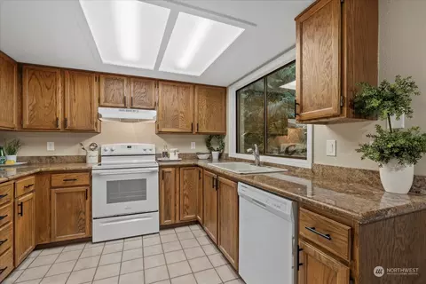 Kitchen - 14511 104th Ave NE, Bothell, WA 98011 photo 1 of 4