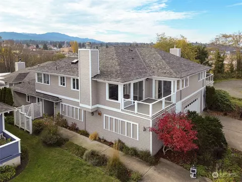 229 E 1st St #3, Port Angeles, WA 98362