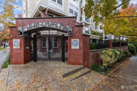 530 4th Ave W #204, Seattle, WA 98119