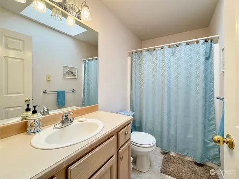 Bath - 300 Duke Dr, Sequim, WA 98382 photo 2 of 2