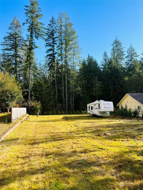 91 N Fairway Dr E, Hoodsport, WA 98548