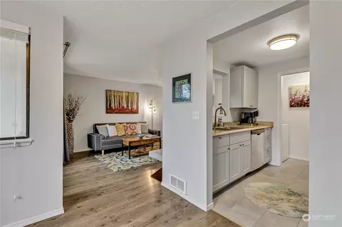 Entry Way - 12906 8th Ave W #E102, Everett, WA 98204 photo 2 of 2