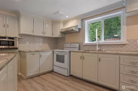 406 E 3rd St, Warden, WA 98857 photo 5