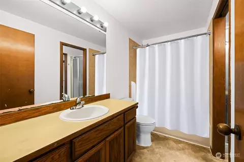 Bath - 12118 5th Pl W, Everett, WA 98204 photo 3 of 3