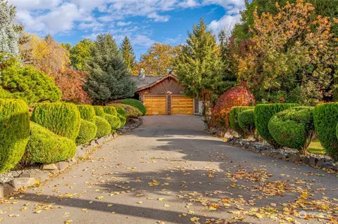 1807 Grant Rd, East Wenatchee, WA 98802