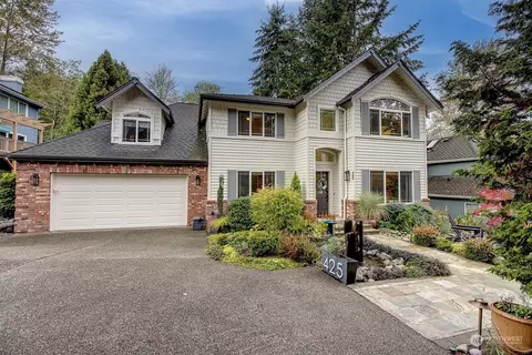 425 Slater St S, Kirkland, WA 98033