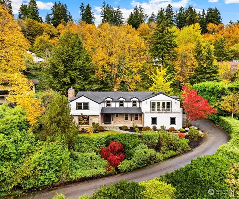 8333 Avalon Dr, Mercer Island, WA 98040