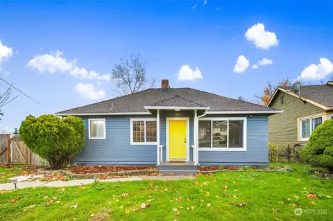 301 NW 7th St, Renton, WA 98057