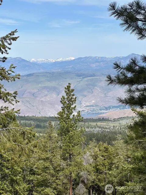 420 Hummingbird Rd, East Wenatchee, WA 98802