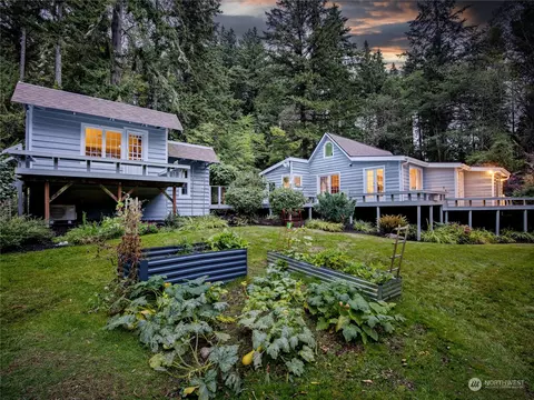 10773 Hyla Ave NE, Bainbridge Island, WA 98110
