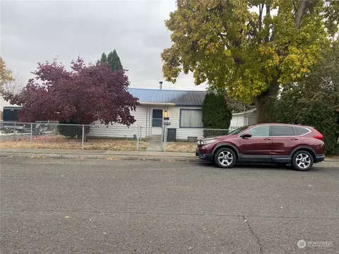 317 SE Scenic View Dr SE, College Place, WA 99324