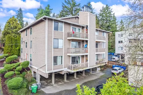 2334 NE 102nd St #303, Seattle, WA 98125