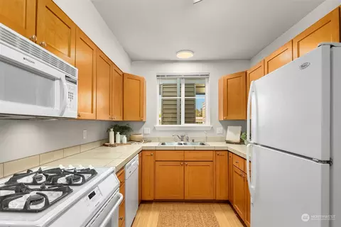 Kitchen - 17432 Bothell Way NE #B304, Bothell, WA 98011 photo 4 of 9