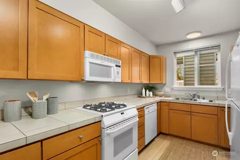 Kitchen - 17432 Bothell Way NE #B304, Bothell, WA 98011 photo 2 of 9