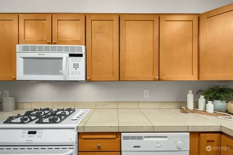 Kitchen - 17432 Bothell Way NE #B304, Bothell, WA 98011 photo 6 of 9