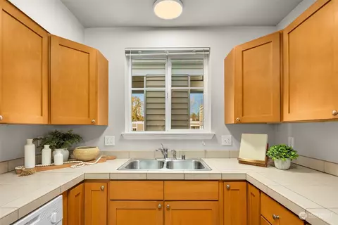 Kitchen - 17432 Bothell Way NE #B304, Bothell, WA 98011 photo 3 of 9