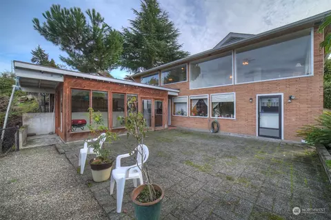 1010 Bridgeview Ln, Bremerton, WA 98337