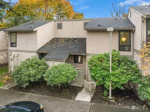 10017 NE 138th Pl #B5, Kirkland, WA 98034
