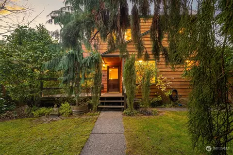 8609 18th Ave SW, Seattle, WA 98106