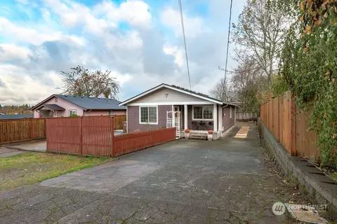 2049 E 37th St, Tacoma, WA 98404