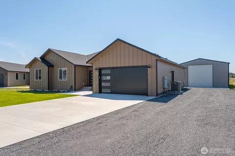 6425 NE Road 215, Moses Lake, WA 98837